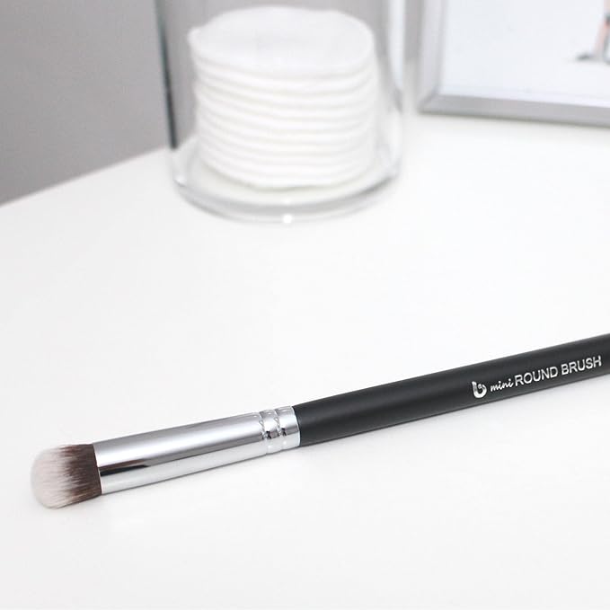 Mineral Powder Eyeshadow Makeup Brush – Small Mini Round Top Kabuki, Synthetic Dome Smudge Eye Shadow Brushes for Blending Smoky Eye, Setting Concealer Liquid Cream Cosmetics, Cruelty Free