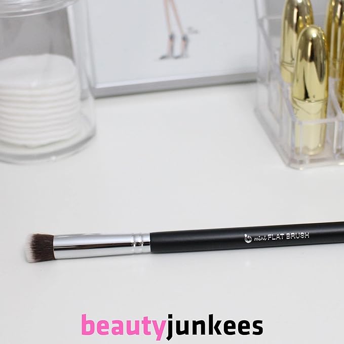 Beauty Junkees Mini Flat Top Concealer Brush Under Eye for Stippling Blending Small Dense Firm Synthetic, Works with Powder, Cream, Liquid