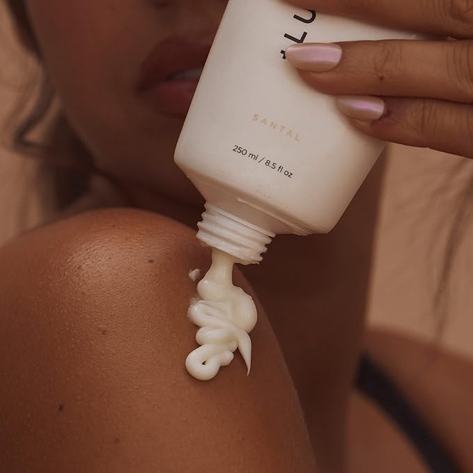 + Lux Unfiltered Tall Pour N°14 Body Lotion for Women - Moisturizing Body Cream with Jojoba, Squalane, Shea Butter, Vitamin C & Hyaluronic Acid - Hydrating Body Lotion, Non-Greasy - Santal