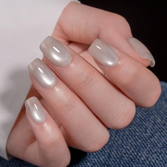 MAYCHAO 15ML Silk Silver Cat Eye Gel Nail Polish 1Pc Moonlight Silver Gel Polish with Magnet Soak off Holographic Magnetic Nail Polish for Nail Art Manicure Salon DIY at Home, 0.5 OZ