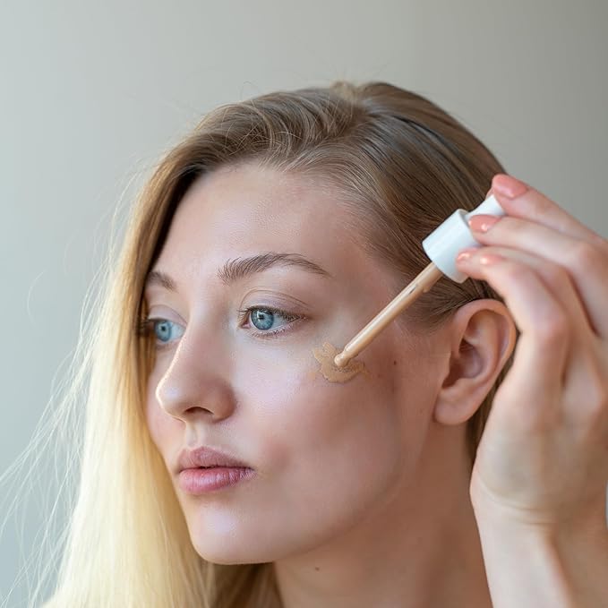 LUMENE Invisible Illumination Instant Glow Beauty Serum | Universal Light Shade | Face Makeup & Brightening Serum | Lightweight, Buildable Coverage | Vegan | 30 ml