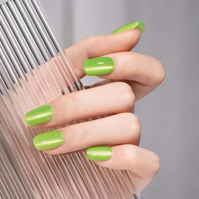 MAYCHAO 15ML Bright Green Cat Eye Gel Nail Polish 1Pc Green Grape Glitter Cat Eye Gel Polish Soak off Holographic Magnetic Nail Polish for Nail Art Manicure Salon DIY at Home, 0.5 OZ