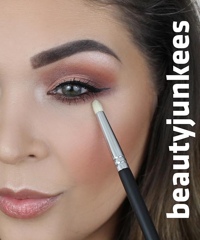 Beauty Junkees Pencil Brush Eye Makeup - Small Eyeshadow Brush for Blending and Smudging
