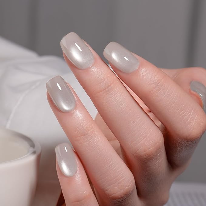 MAYCHAO 15ML Silk Silver Cat Eye Gel Nail Polish 1Pc Moonlight Silver Gel Polish with Magnet Soak off Holographic Magnetic Nail Polish for Nail Art Manicure Salon DIY at Home, 0.5 OZ
