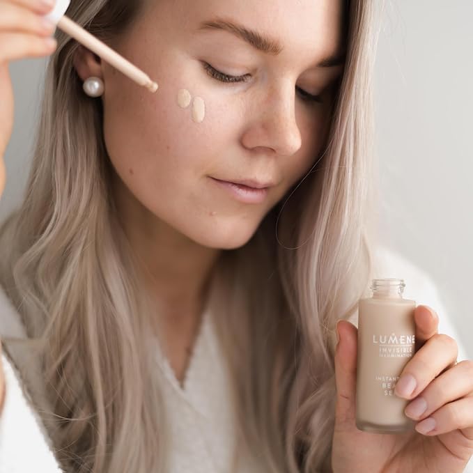 LUMENE Invisible Illumination Instant Glow Beauty Serum | Universal Light Shade | Face Makeup & Brightening Serum | Lightweight, Buildable Coverage | Vegan | 30 ml