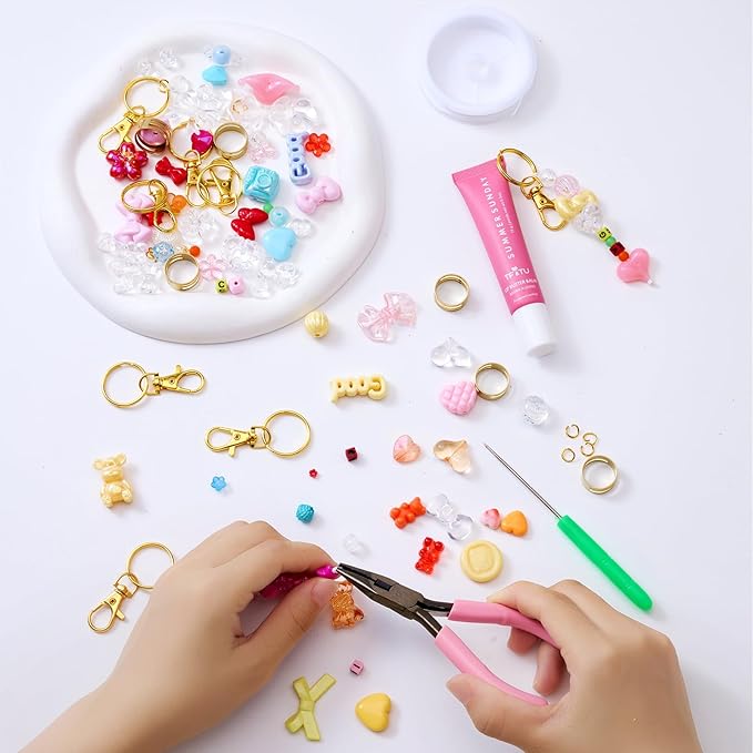 WJXCYGG 12 Set Lip Gloss Keychain Making Kit 120 Assorted Acrylic Beads Packed in 12 Colors 32.8 Ft Rope 12 Keychain Clips for DIY Crafts Women