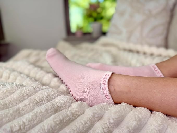 Silky Soul Moisturizing Silicone Socks for Dry Feet & Cracked Heels with Hydrating Tincture - Foot Softening & Heel Repair Treatment - Intensive Foot Repair (Pink, Large)