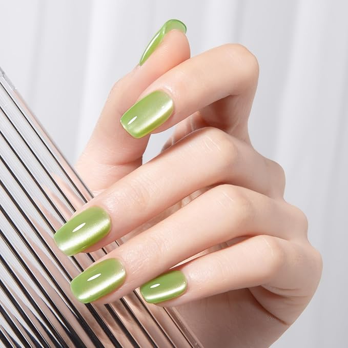 MAYCHAO 15ML Meadow Shine Cat Eye Gel Nail Polish 1Pc Light Green Cat Eye Gel Polish with Magnet Soak off Holographic Magnetic Nail Polish for Nail Art Manicure Salon DIY at Home, 0.5 OZ