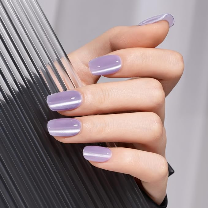 MAYCHAO 15ML Silk Light Purple Cat Eye Gel Nail Polish 1Pc Glassy Lilac Dream Cat Eye Holographic Magnetic Gel Polish Soak off Nail Polish for Nail Art Manicure Salon DIY at Home, 0.5 OZ