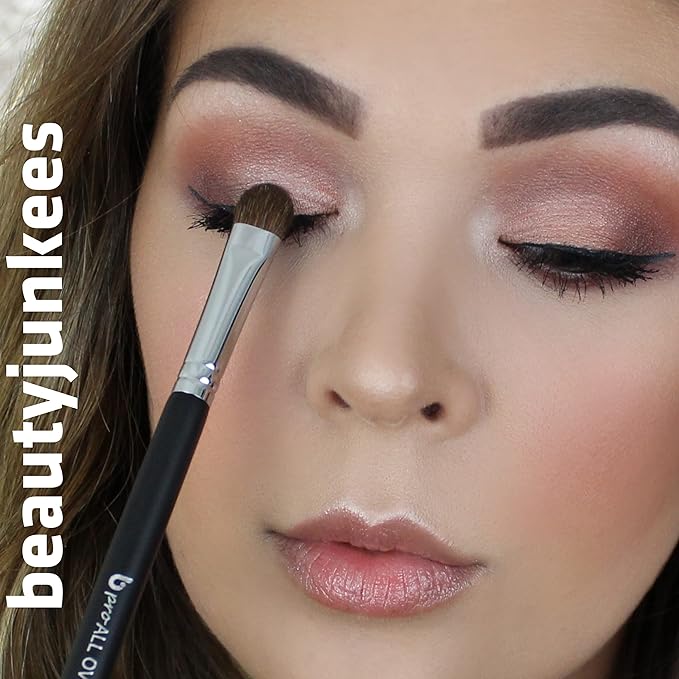 Beauty Junkees Professional Makeup Brush - Dense Eyeshadow Brush for Even Color Coverage on Lid and Crease