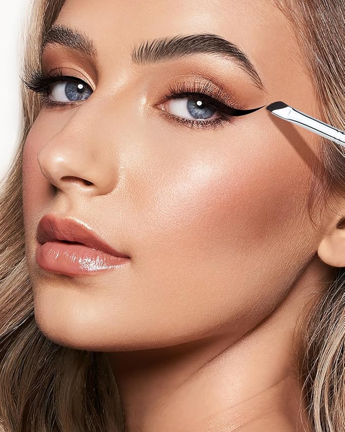Eyeliner Brush, EIGSHOW Sickle Angled Gel Eyeliner Makeup Brush for Precise Eye Liner, Eyebrow, Eyelid with Ultra Thin Curved Vegan Bristles (E865)