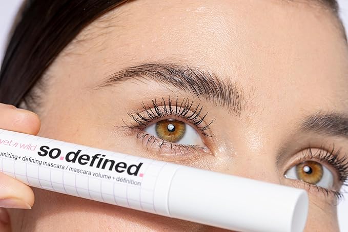 wet n wild So Defined Mascara, Volumizing & Lengthining with a Buildable Castor Oil-Infused Formula, Long-Lasting Clump-Free Application for Visibly lifted lashes, Vegan & Cruelty-Free - BLACK