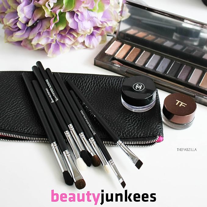 Beauty Junkees Professional Makeup Brush - Dense Eyeshadow Brush for Even Color Coverage on Lid and Crease