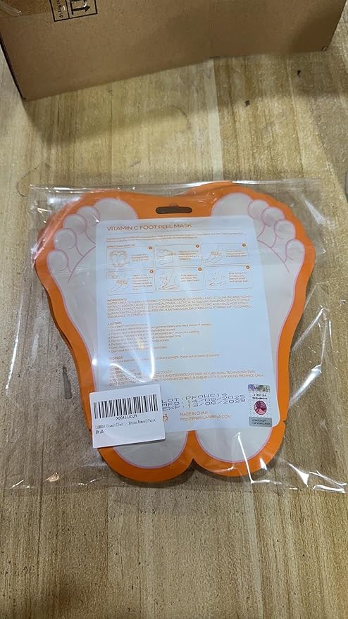 LANBENA Vitamin C Foot Peeling Mask, Foot Mask for Dry Cracked Feet, Exfoliator Peel Off Calluses Dead Skin Callus Remover, Repair Rough Heels & Get a Baby Soft Feet for Men and Women(2 Pairs)