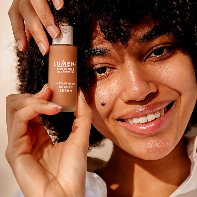 LUMENE Invisible Illumination Instant Glow Beauty Serum | Universal Bronze Shade | Face Makeup & Brightening Serum | Lightweight, Buildable Coverage | Vegan | 30 ml