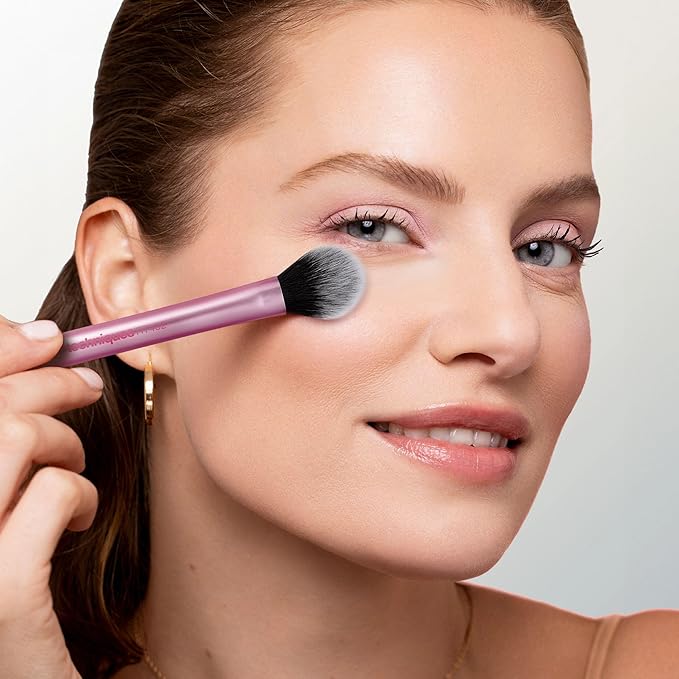 Real Techniques Setting Brush With Ultra Plush Custom Cut Synthetic Bristles and Extended Aluminum Ferrules to Build Coverage